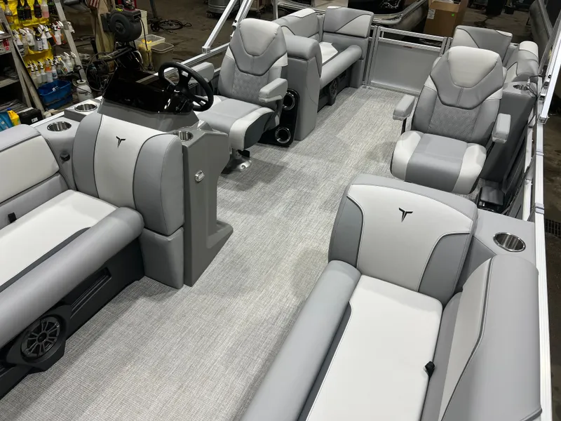 Slide: The Image of Tahoe Sport 2180 Quad Lounge & Honda 4-Stroke EFI 2026 - 21