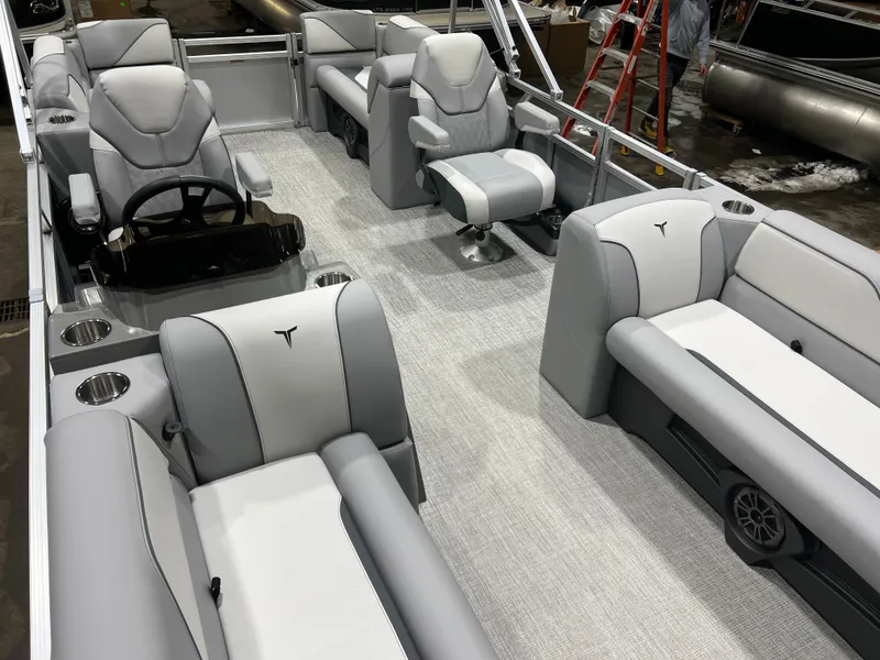 Slide: The Image of Tahoe Sport 2180 Quad Lounge & Honda 4-Stroke EFI 2026 - 22