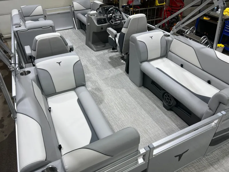 Slide: The Image of Tahoe Sport 2180 Quad Lounge & Honda 4-Stroke EFI 2026 - 24
