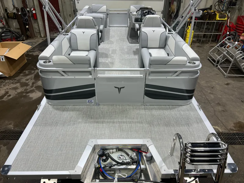 Slide: The Image of Tahoe Sport 2180 Quad Lounge & Honda 4-Stroke EFI 2026 - 25