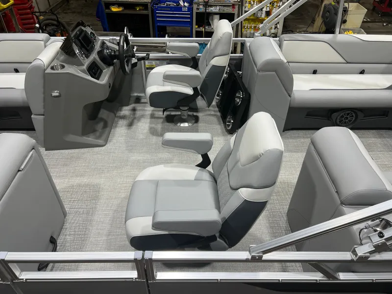 Slide: The Image of Tahoe Sport 2180 Quad Lounge & Honda 4-Stroke EFI 2026 - 3