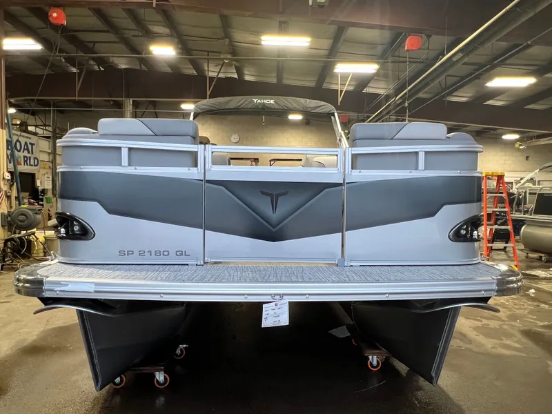 Slide: The Image of Tahoe Sport 2180 Quad Lounge & Honda 4-Stroke EFI 2026 - 31
