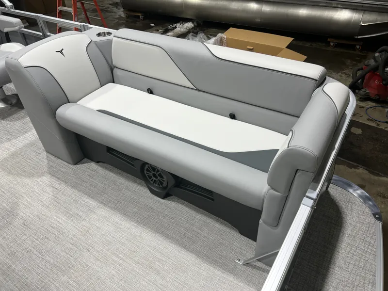 Slide: The Image of Tahoe Sport 2180 Quad Lounge & Honda 4-Stroke EFI 2026 - 7