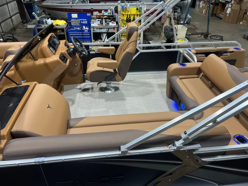 Slide: The Image of Tahoe LTZ 2385 Swingback (VRB) Windshield Tritoon & Honda 4-Stroke EFI 2026 - 3