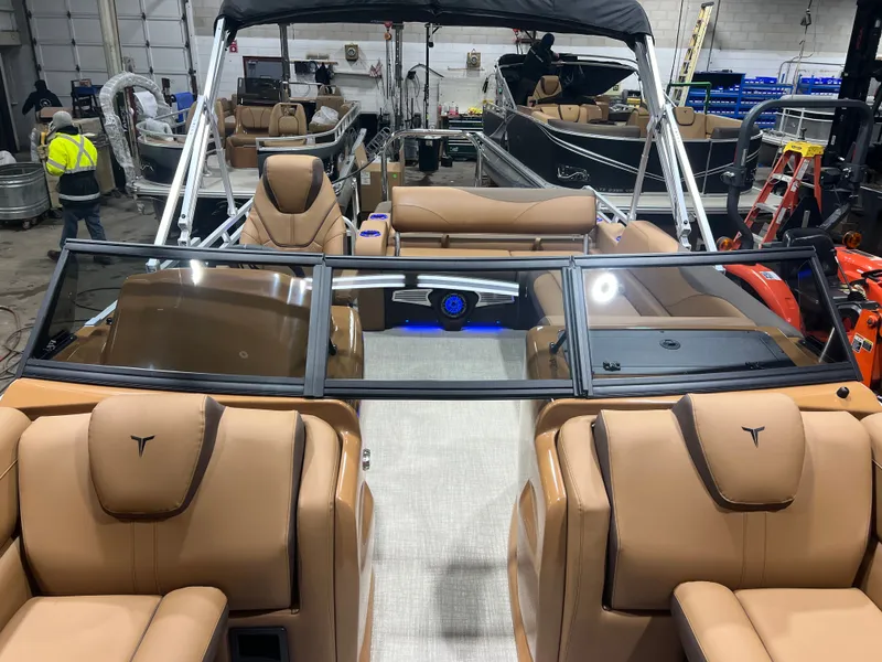 Slide: The Image of Tahoe LTZ 2385 Swingback (VRB) Windshield Tritoon & Honda 4-Stroke EFI 2026 - 8