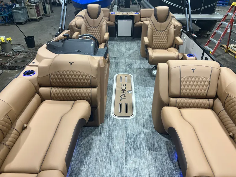 Slide: The Image of Tahoe Cascade 2385 Quad Lounge Tritoon & Honda 4-Stroke EFI 2026 - 5