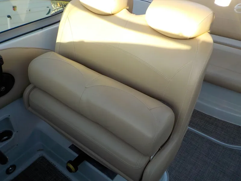 Slide: The Image of Crownline Boats 264 CR 2019 - 12