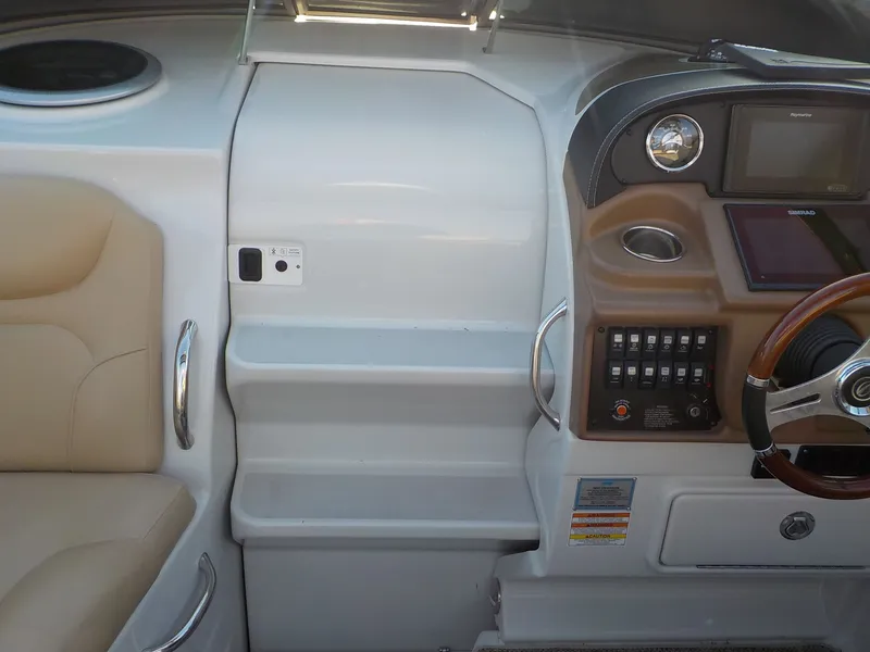 Slide: The Image of Crownline Boats 264 CR 2019 - 15