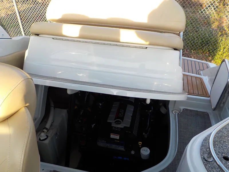 Slide: The Image of Crownline Boats 264 CR 2019 - 25