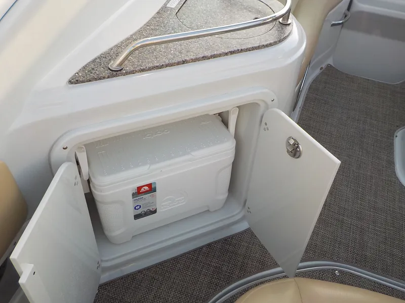 Slide: The Image of Crownline Boats 264 CR 2019 - 3