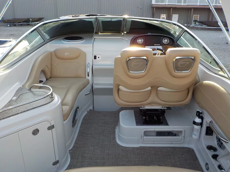 Slide: The Image of Crownline Boats 264 CR 2019 - 32