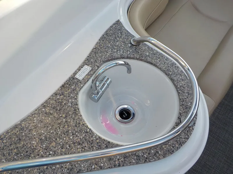 Slide: The Image of Crownline Boats 264 CR 2019 - 4