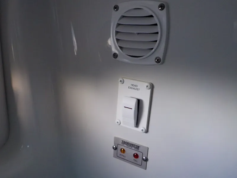 Slide: The Image of Crownline Boats 264 CR 2019 - 40