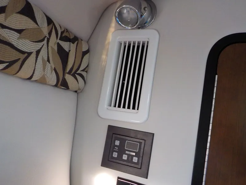 Slide: The Image of Crownline Boats 264 CR 2019 - 41