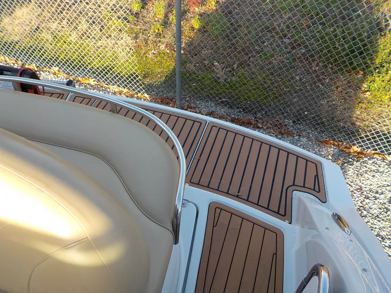 Slide: The Image of Crownline Boats 264 CR 2019 - 43