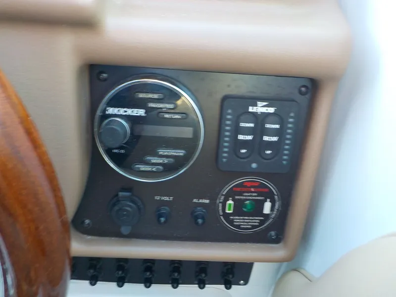 Slide: The Image of Crownline Boats 264 CR 2019 - 46