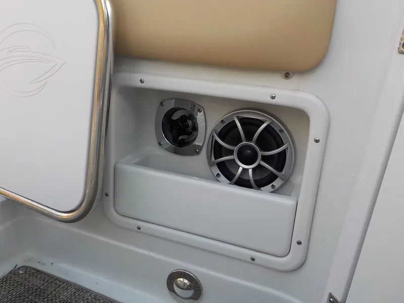 Slide: The Image of Crownline Boats 264 CR 2019 - 47