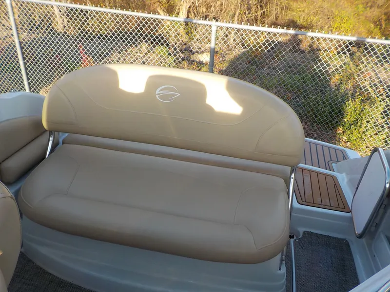 Slide: The Image of Crownline Boats 264 CR 2019 - 6