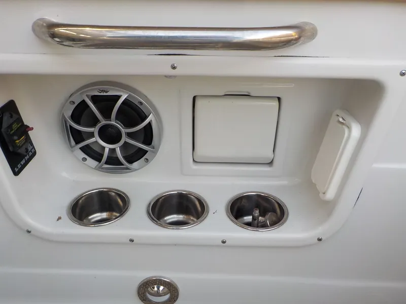 Slide: The Image of Crownline Boats 264 CR 2019 - 7