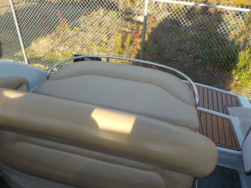 Slide: The Image of Crownline Boats 264 CR 2019 - 8