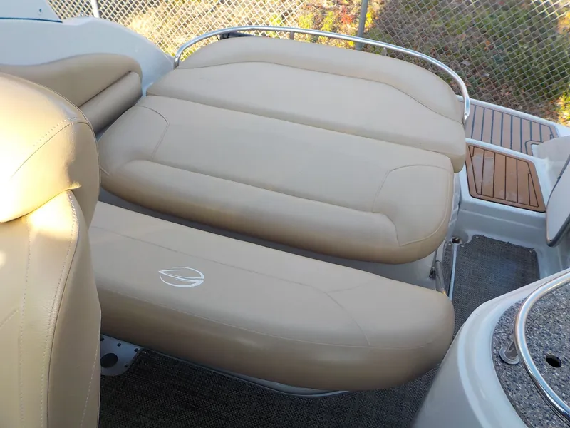 Slide: The Image of Crownline Boats 264 CR 2019 - 9