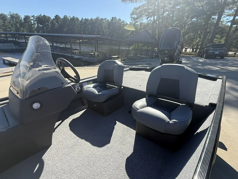 Slide: The Image of Tracker Bass Tracker Classic XL 2023 - 8