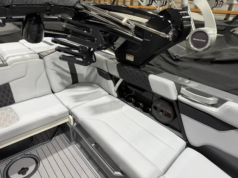 Slide: The Image of MasterCraft XT20 2023 - 13