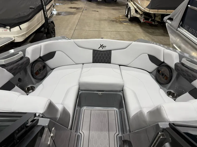 Slide: The Image of MasterCraft XT20 2023 - 15