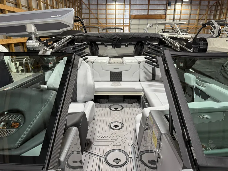 Slide: The Image of MasterCraft XT20 2023 - 16