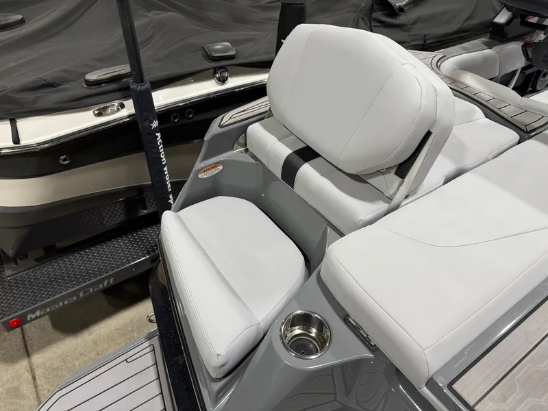 Slide: The Image of MasterCraft XT20 2023 - 21