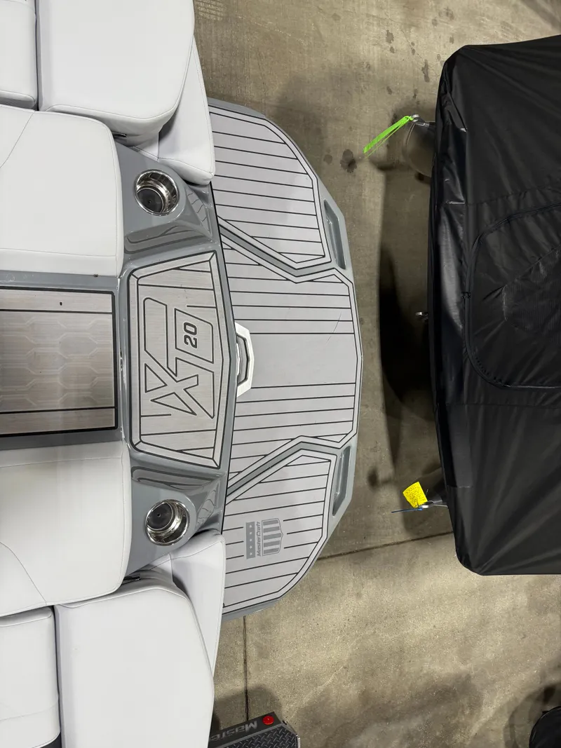 Slide: The Image of MasterCraft XT20 2023 - 22