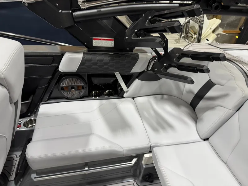 Slide: The Image of MasterCraft XT20 2023 - 8