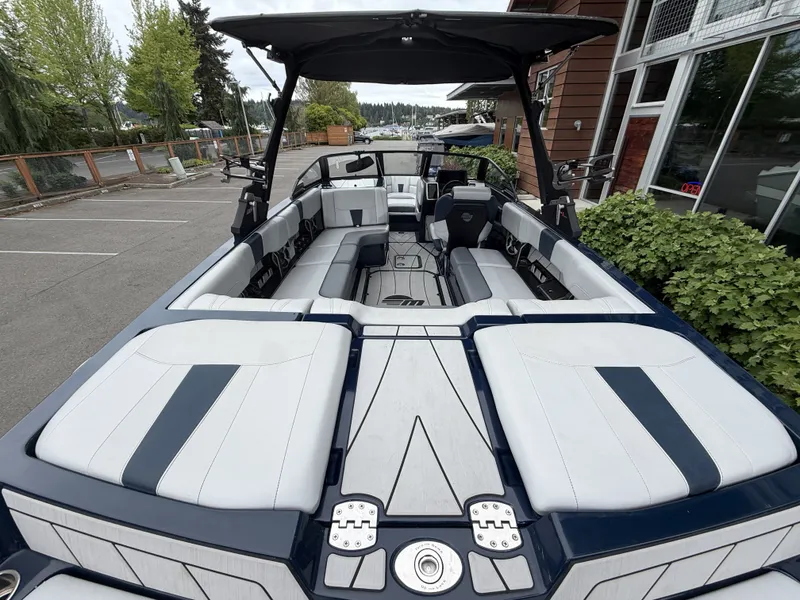 Slide: The Image of Malibu Wakesetter 23 LSV 2021 - 10