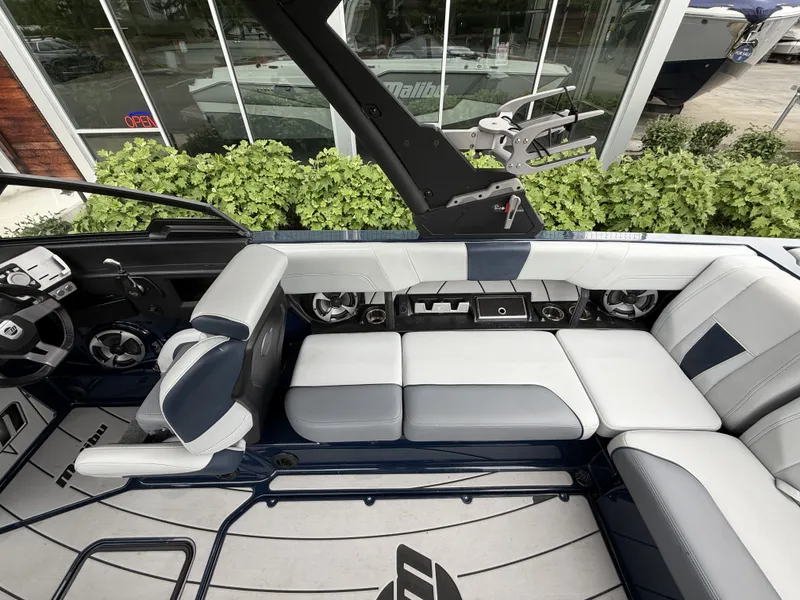 Slide: The Image of Malibu Wakesetter 23 LSV 2021 - 11