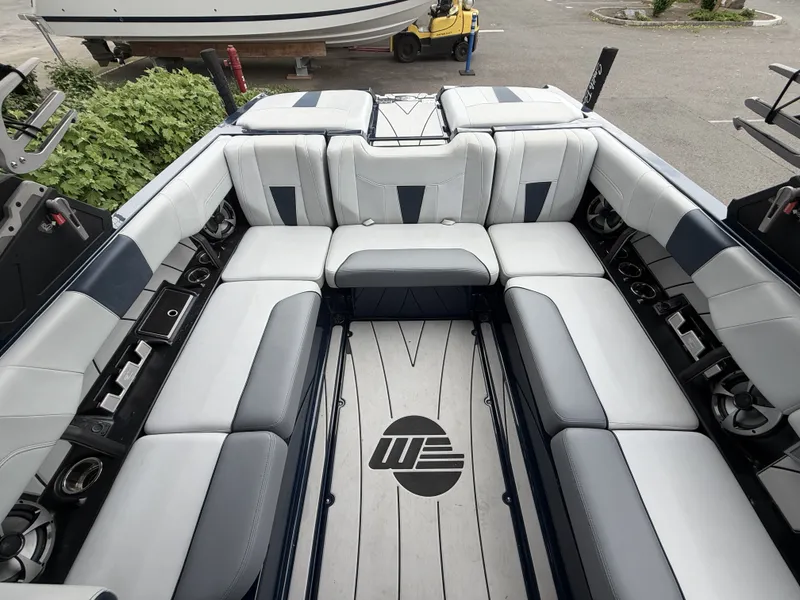 Slide: The Image of Malibu Wakesetter 23 LSV 2021 - 12