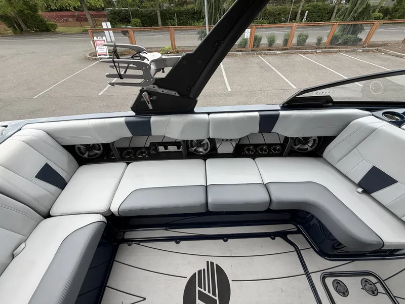 Slide: The Image of Malibu Wakesetter 23 LSV 2021 - 13