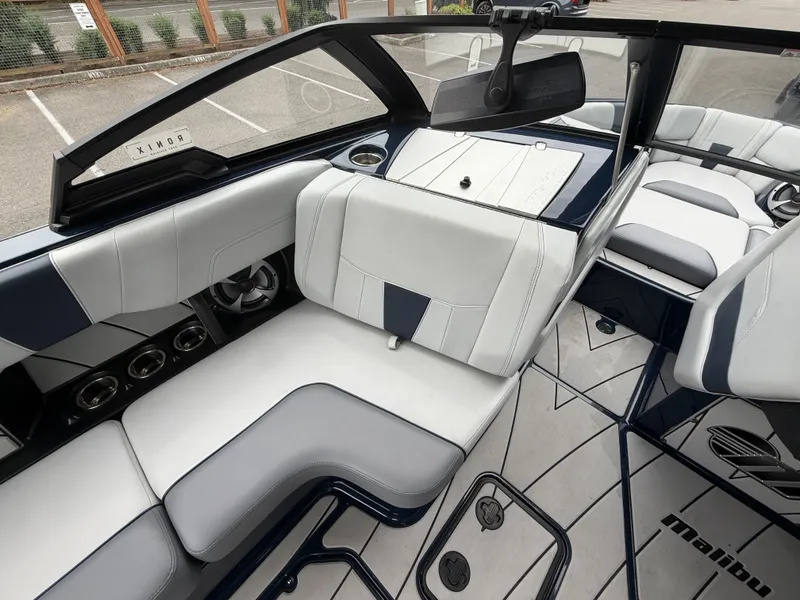 Slide: The Image of Malibu Wakesetter 23 LSV 2021 - 14