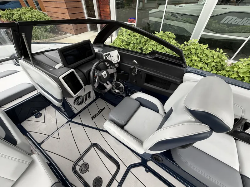 Slide: The Image of Malibu Wakesetter 23 LSV 2021 - 15