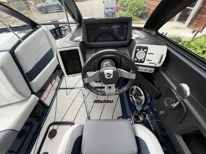 Slide: The Image of Malibu Wakesetter 23 LSV 2021 - 16