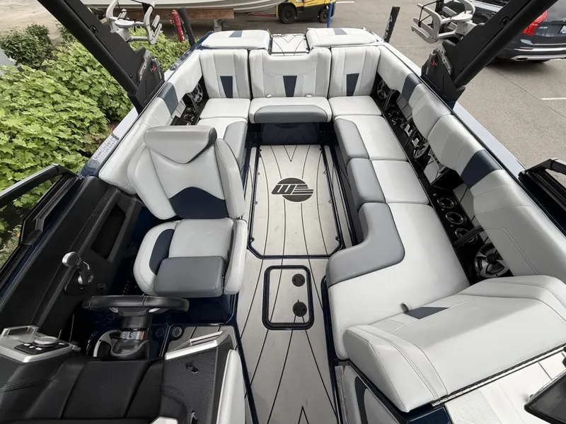 Slide: The Image of Malibu Wakesetter 23 LSV 2021 - 17