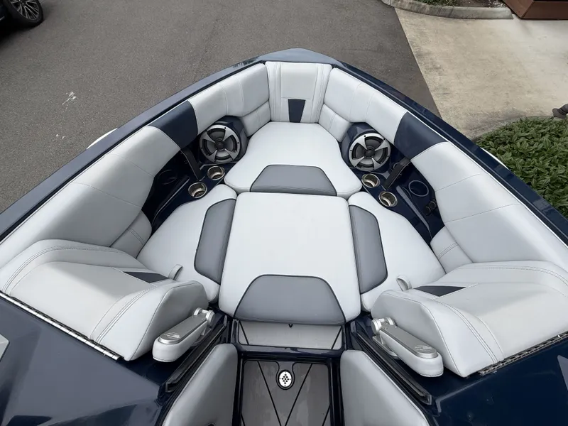 Slide: The Image of Malibu Wakesetter 23 LSV 2021 - 18