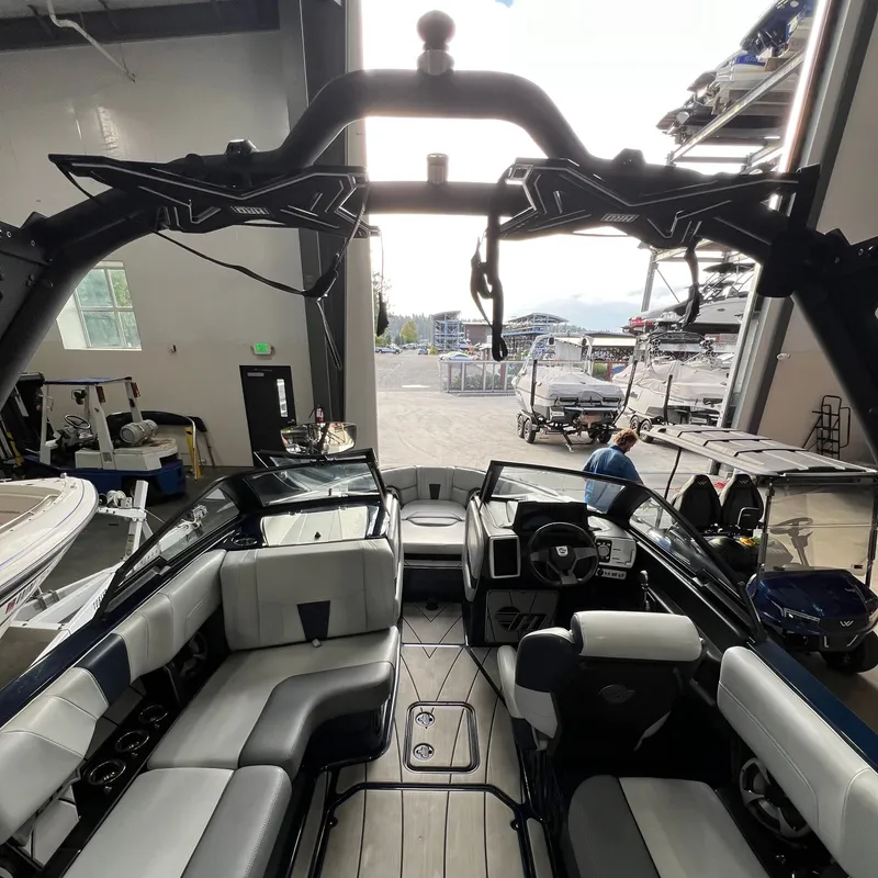 Slide: The Image of Malibu Wakesetter 23 LSV 2021 - 6