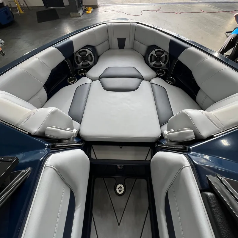 Slide: The Image of Malibu Wakesetter 23 LSV 2021 - 7