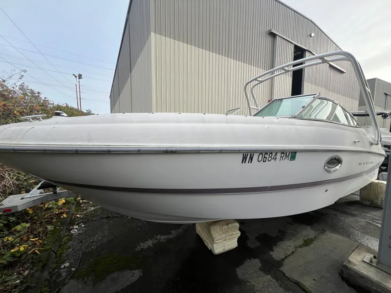 Slide: The Image of Maxum 2400 SD 2003 - 3