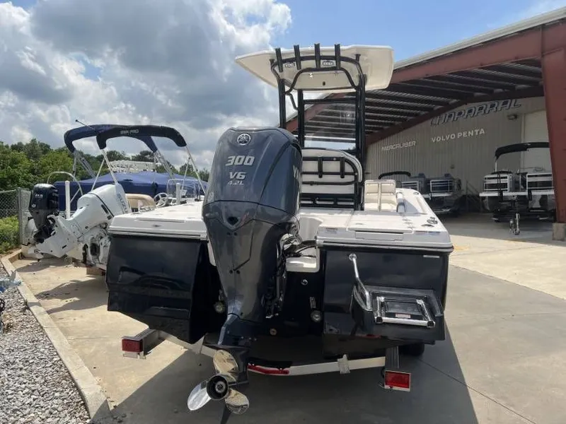 Slide: The Image of Robalo 246 Cayman 2022 - 4