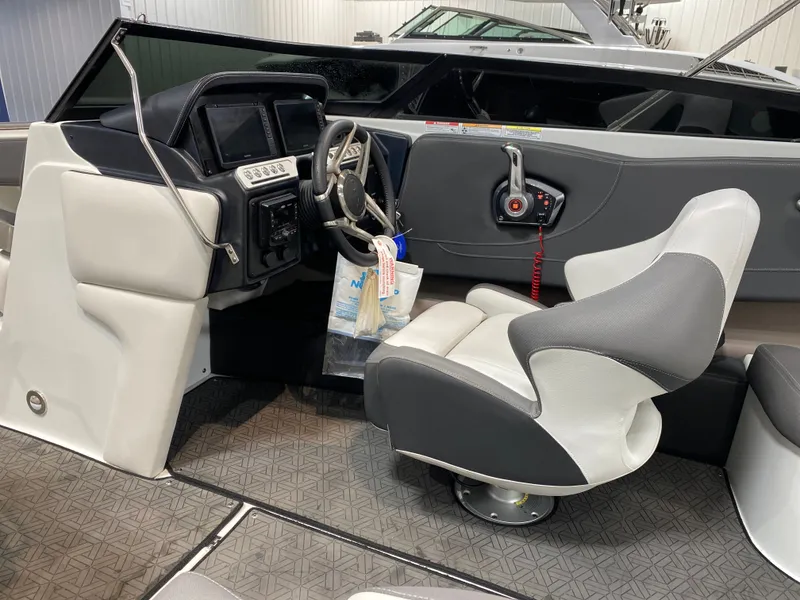 Slide: The Image of Crownline Boats 220 SS LPX 2024 - 14