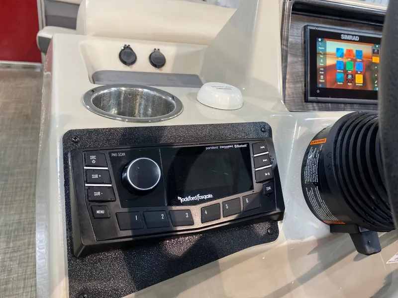 Slide: The Image of Harris Cruiser 230 2022 - 12