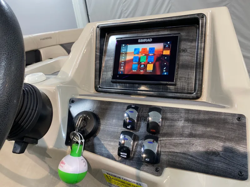 Slide: The Image of Harris Cruiser 230 2022 - 13