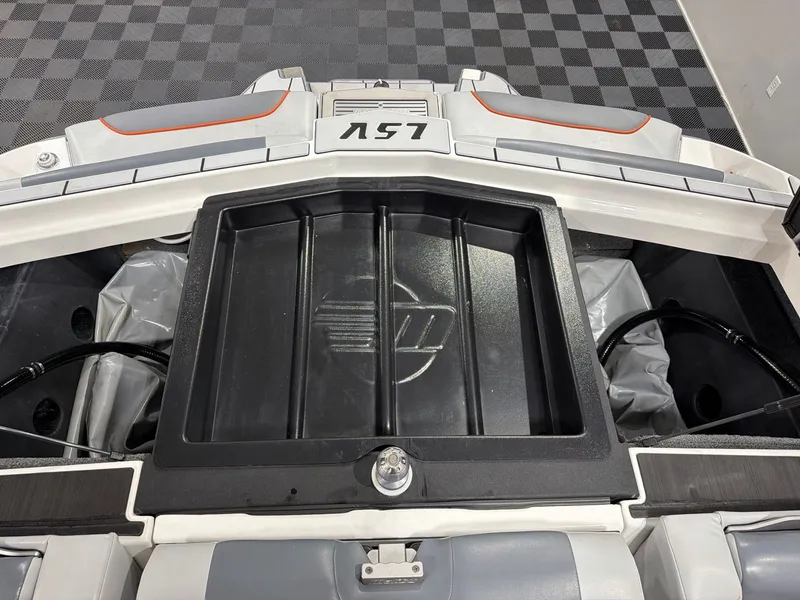 Slide: The Image of Rear view of 2021 Malibu Wakesetter 25 LSV with storage compartment. - 26