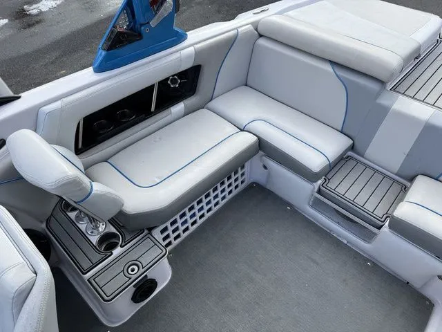 Slide: The Image of Nautique Super Air Nautique 230 2011 - 11